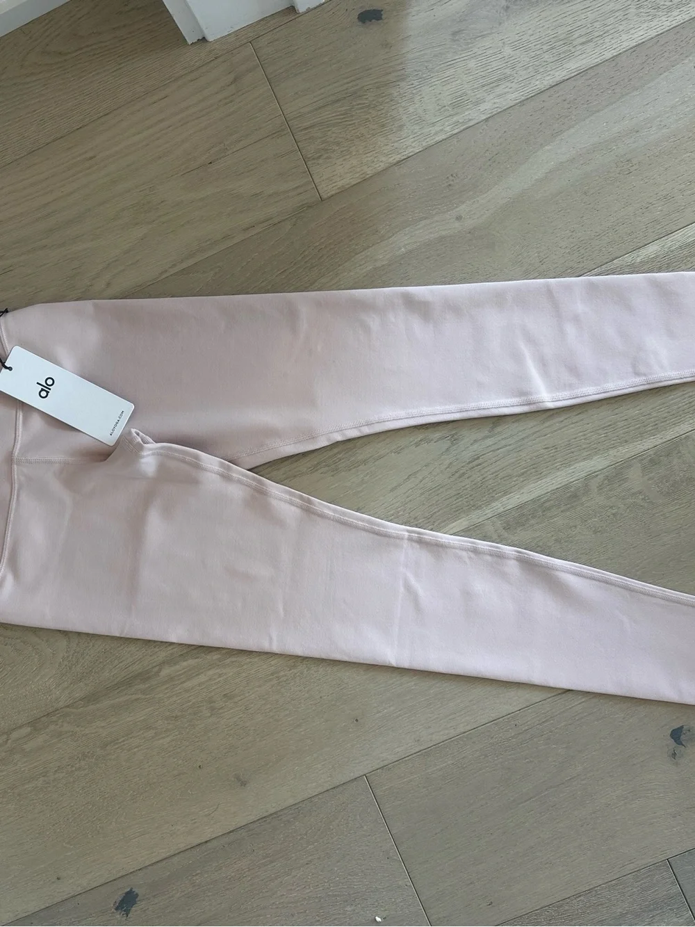brand new light pink alo leggings!!